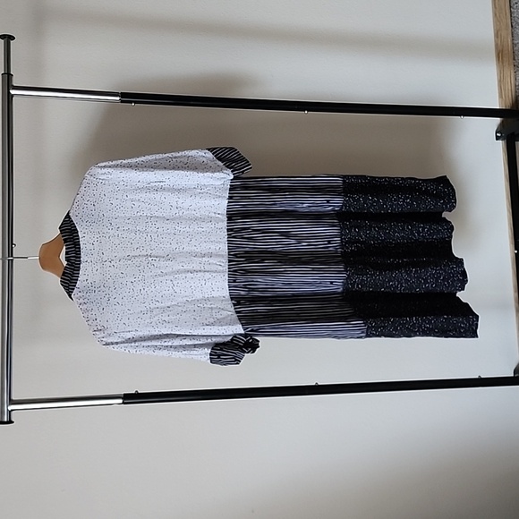 Women's Flutter midi shirt dress - size medium - Picture 6 of 8